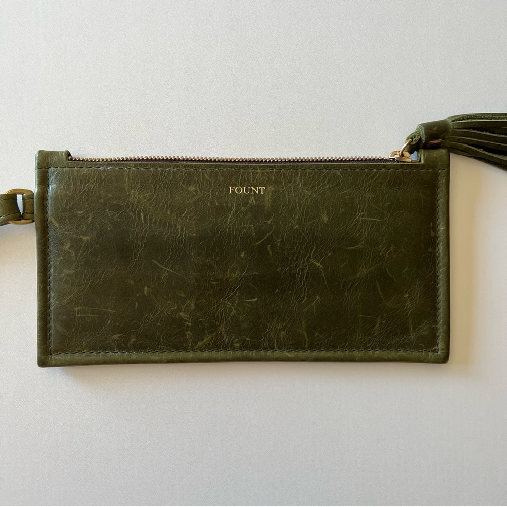 FOUNT LEATHER- THE FINLEY WRISTLET in SAGE THIS IS DISCONTINUED ❤️